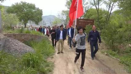 县文联开展“到人民中去”文艺扶贫志愿服务活动