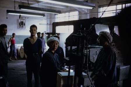 穿越时光的色彩 外国摄影师镜头下1973年东北印刷厂的摄影扩印服务